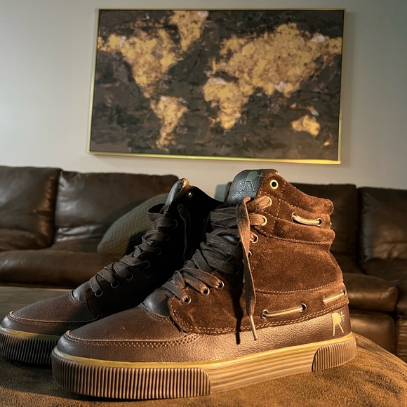 Rocawear Men's Chocolate High-Top Sneakers - Picture 2 of 6